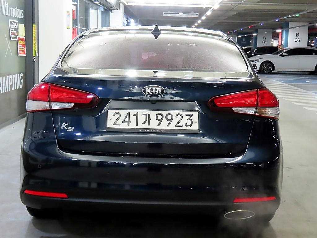 KIA K3 - Vista 5