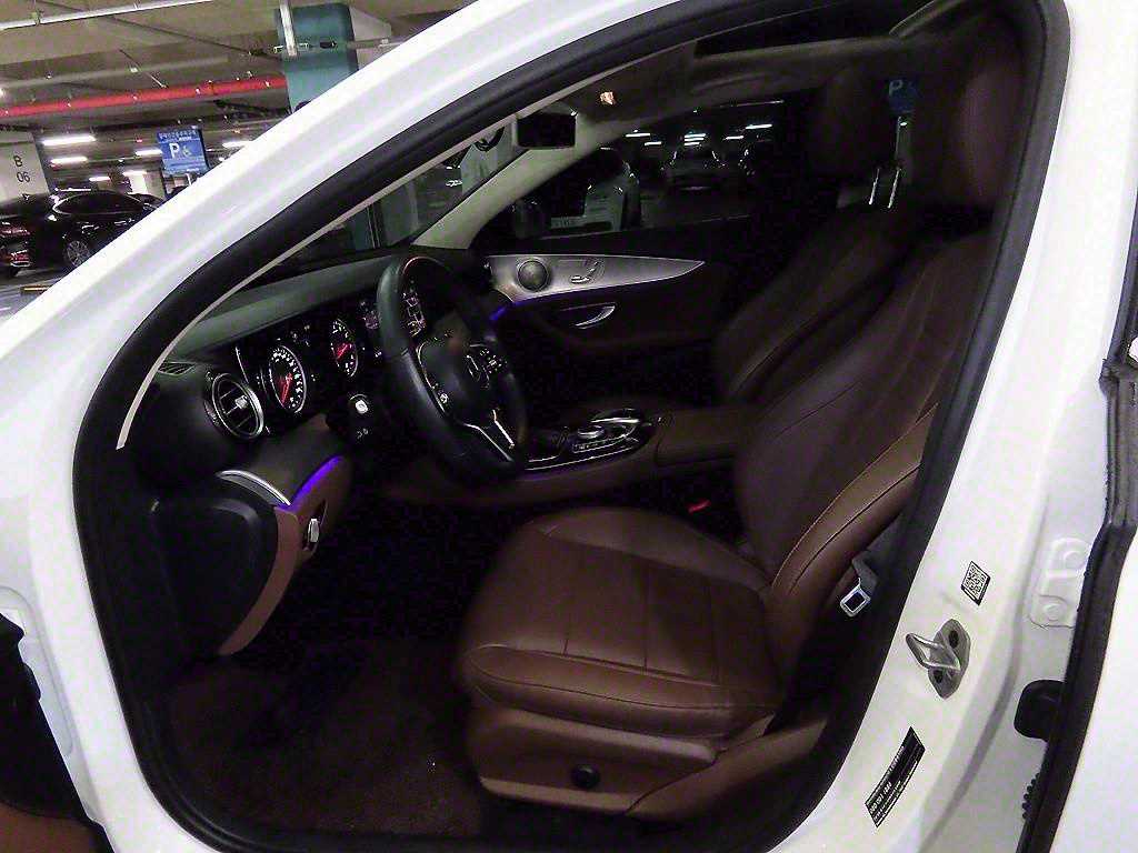 Mercedes Benz E class - Vista 6