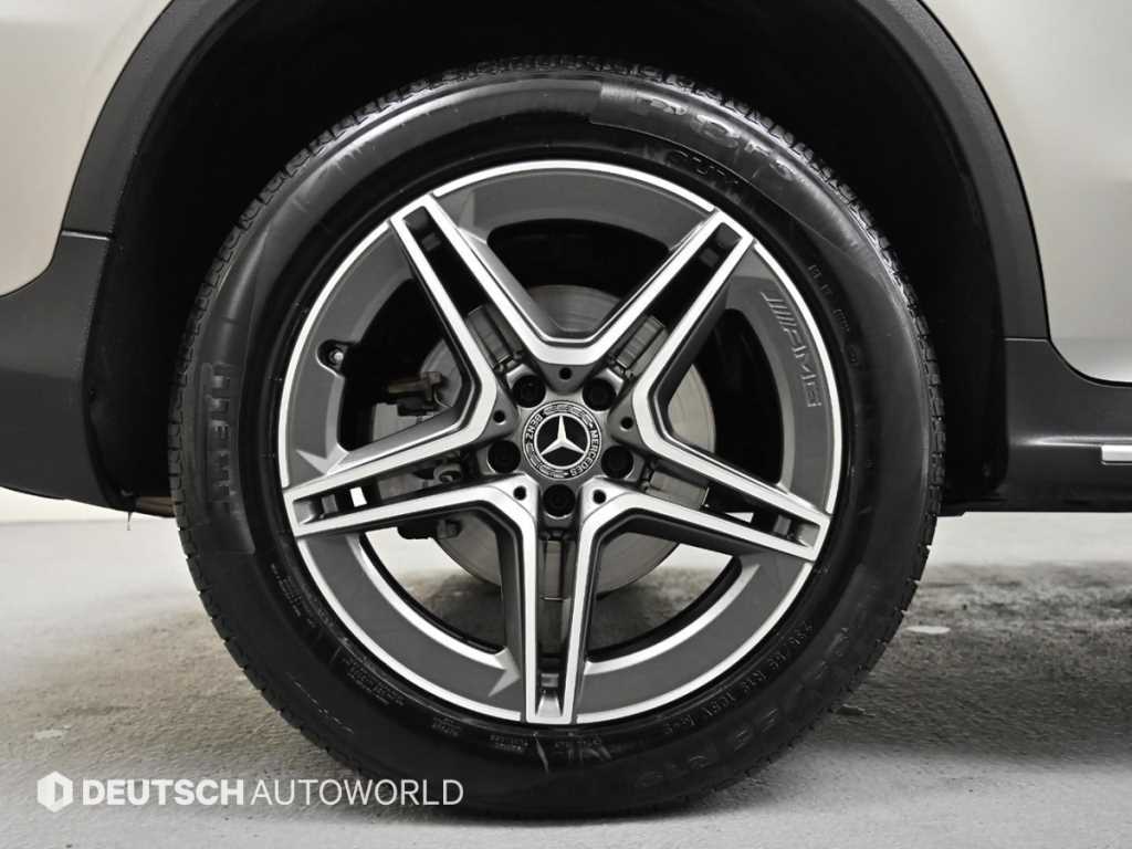 Mercedes Benz GLC Class - Vista 5