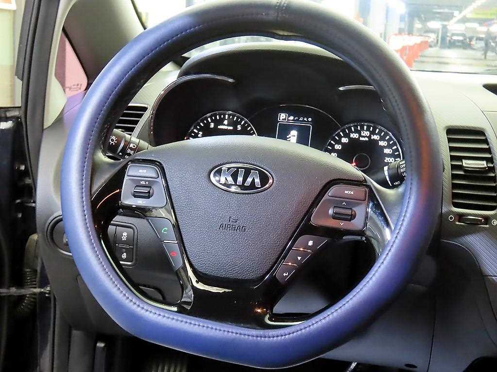 KIA K3 - Vista 8