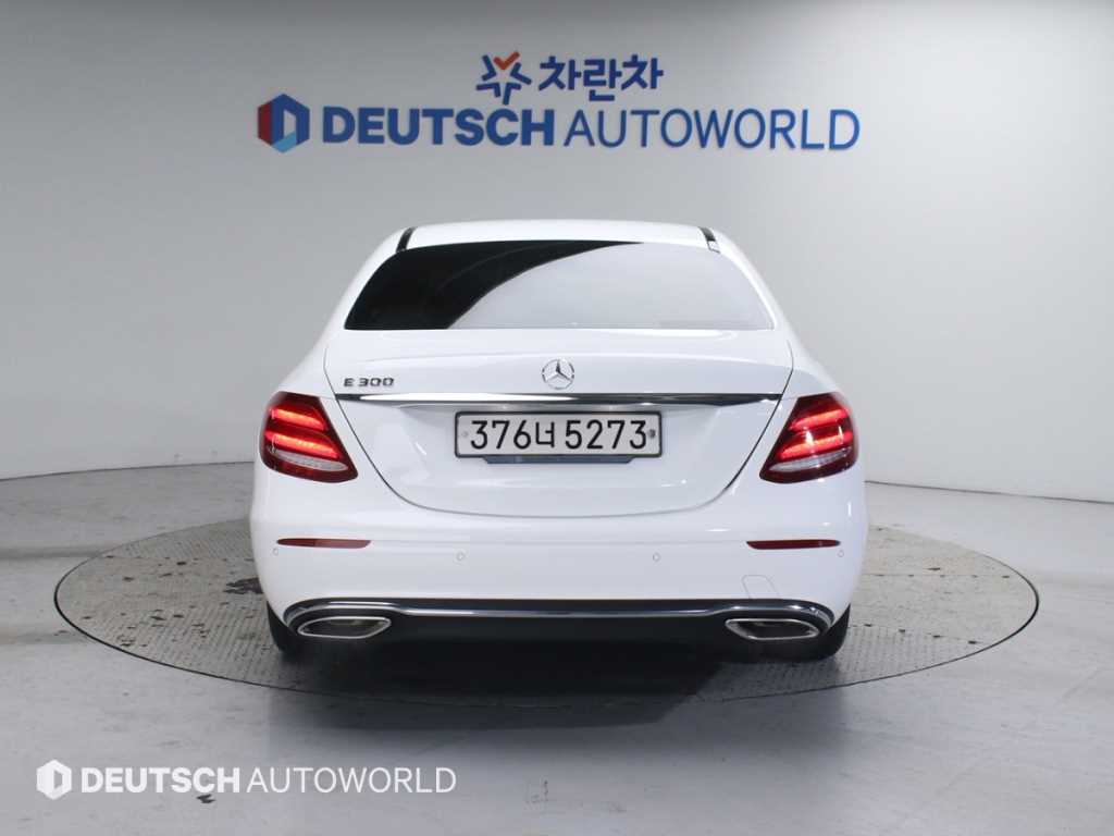 Mercedes Benz E class - Vista 4