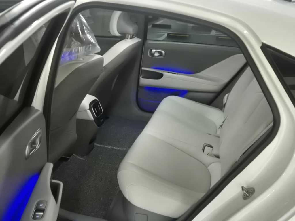 HYUNDAI Ioniq 6 - Vista 8