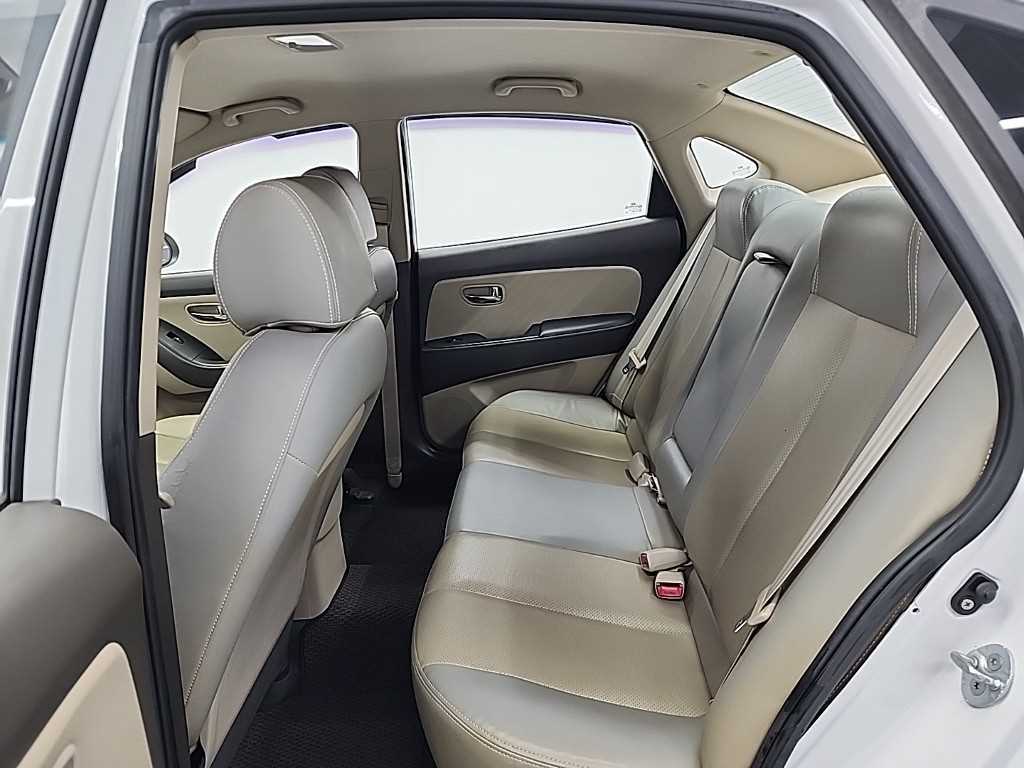 HYUNDAI Avante - Vista 12