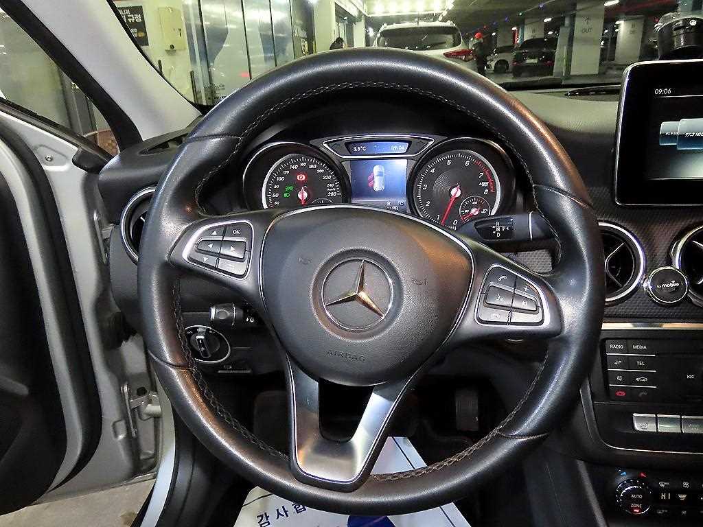 Mercedes Benz GLA Class - Vista 8