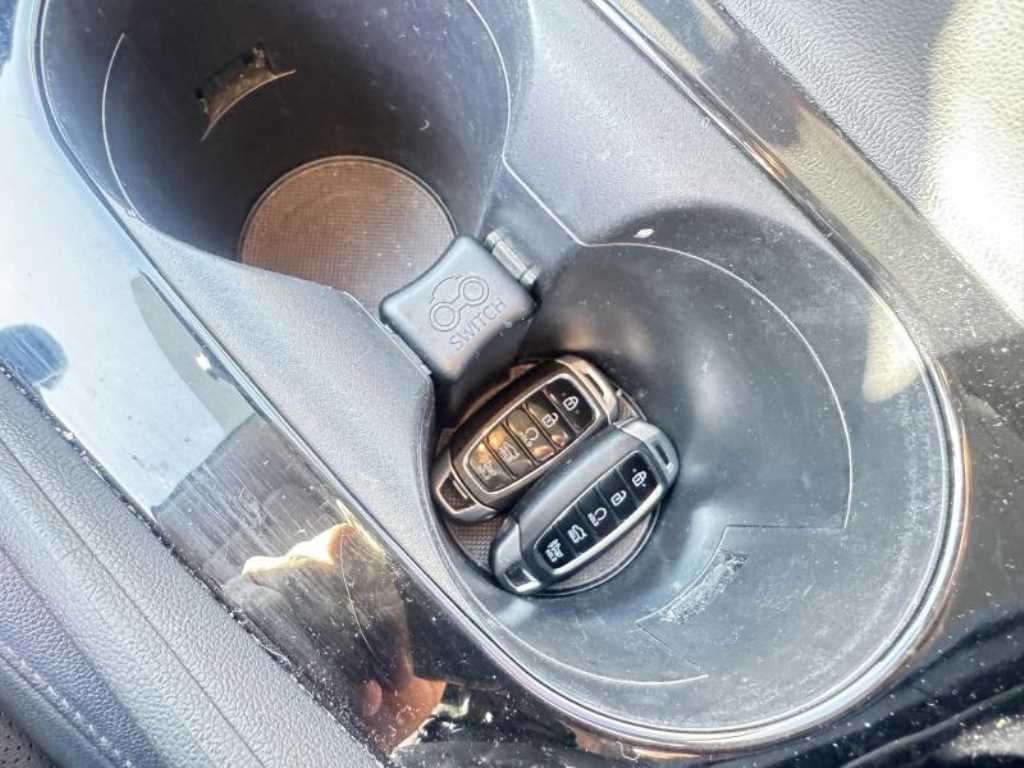 HYUNDAI Avante - Vista 10