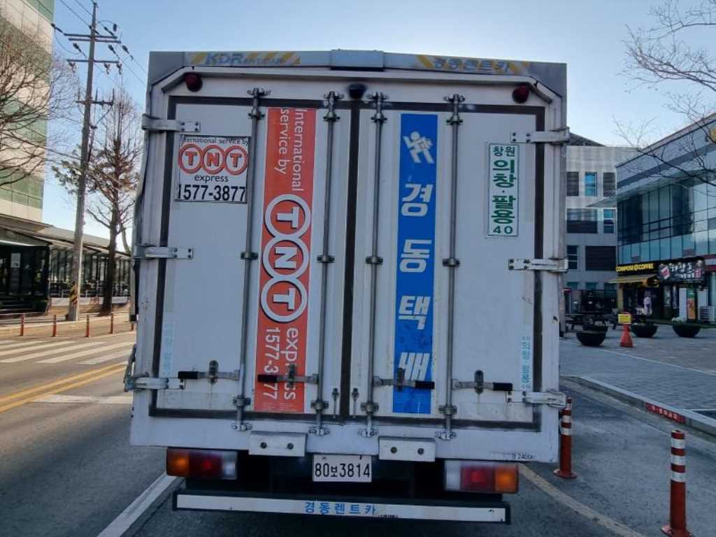 medium and large cargo truck - Vista 4