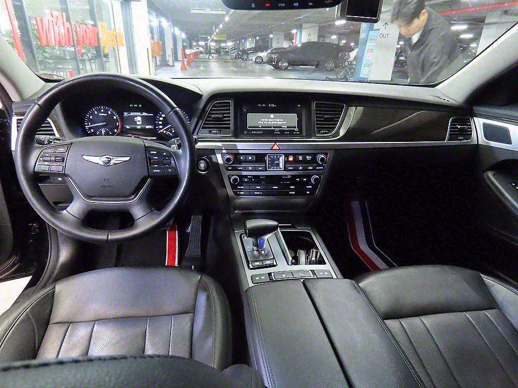 Genesis G80 - Vista 10