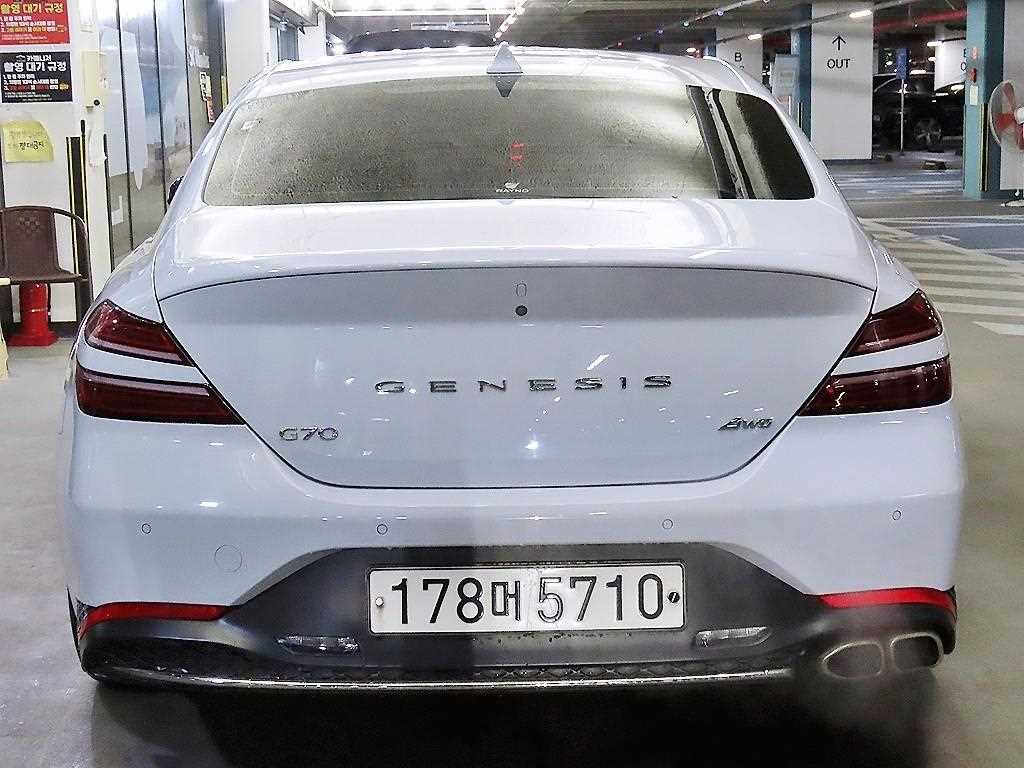 Genesis G70 - Vista 6