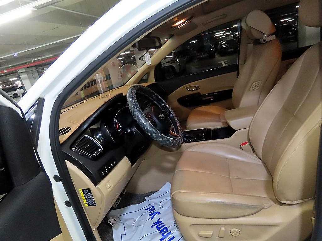 KIA Carnival - Vista 6