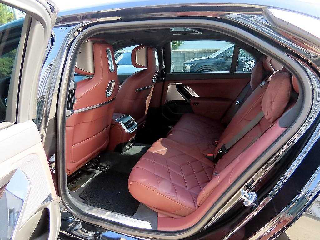 BMW 7 Series - Vista 8