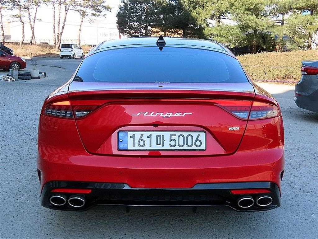 KIA Stinger - Vista 4