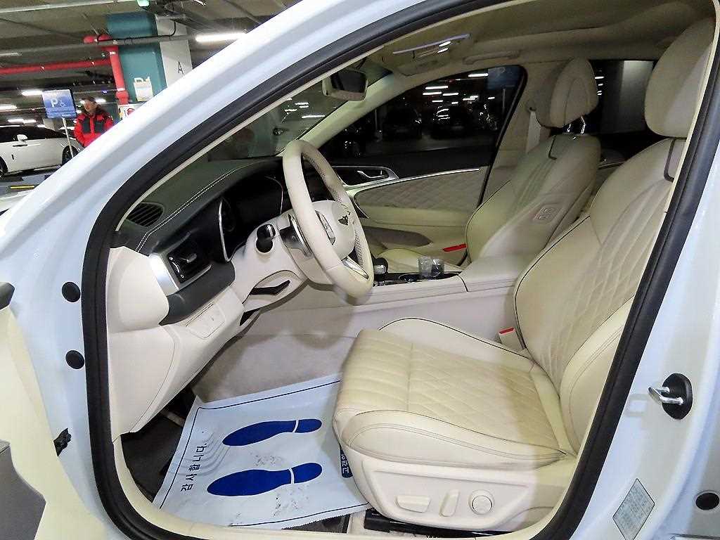 Genesis G70 - Vista 7