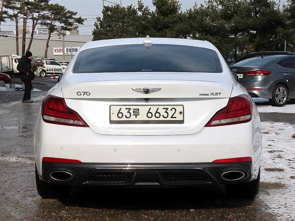 Genesis G70 - Vista 4