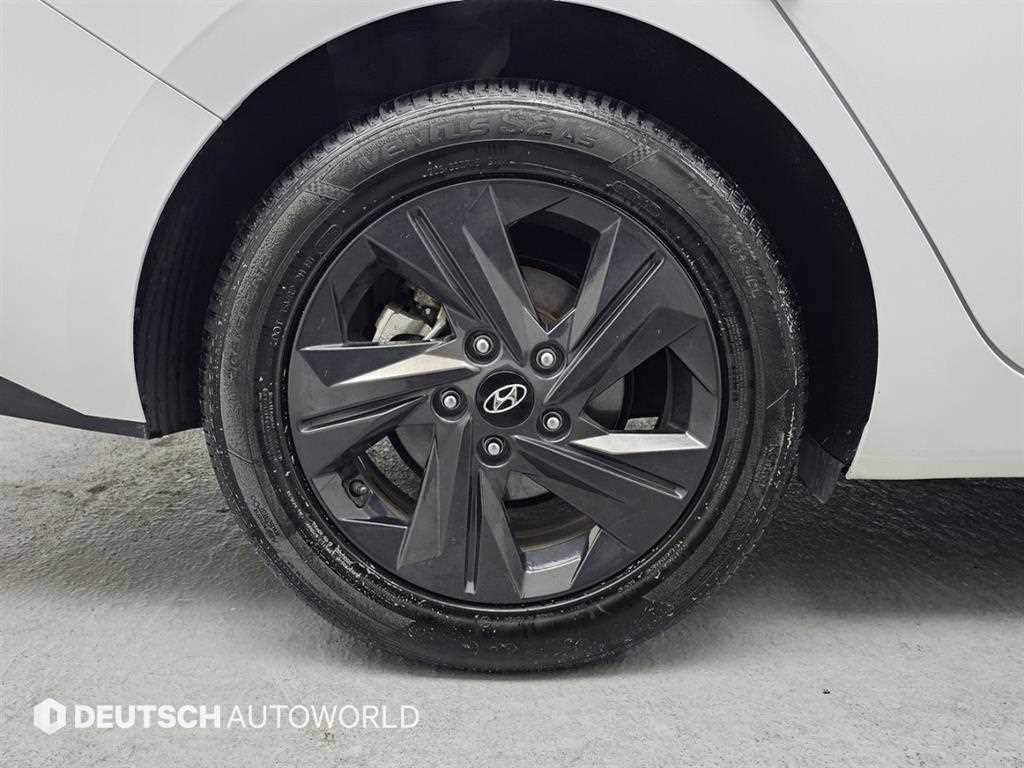 HYUNDAI Avante - Vista 6