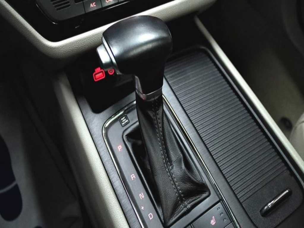 KIA Carnival - Vista 11