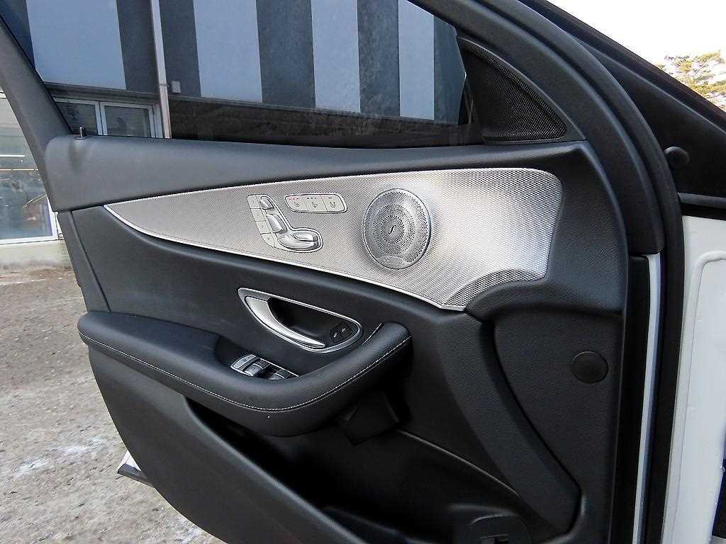 Mercedes Benz E class - Vista 11