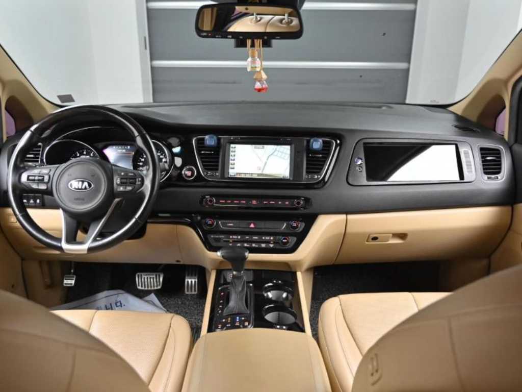 KIA Carnival - Vista 7