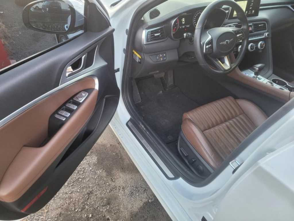 Genesis G70 - Vista 3