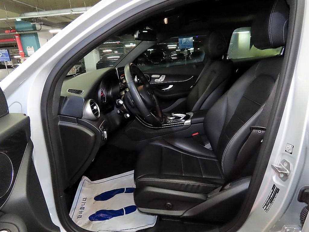 Mercedes Benz GLC Class - Vista 6