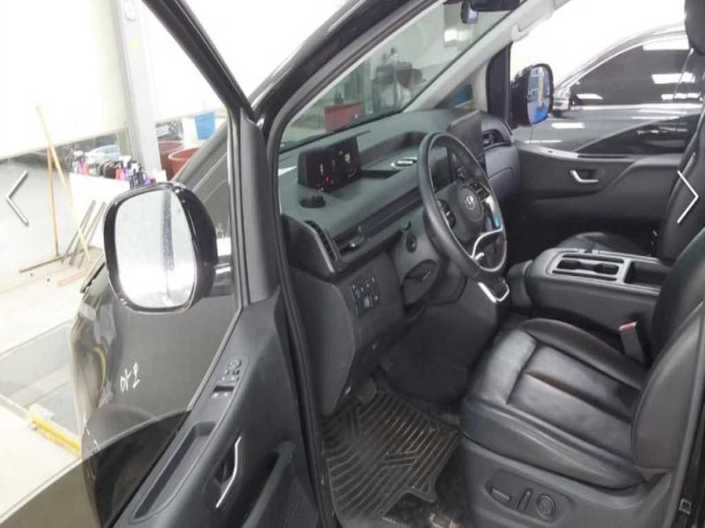 HYUNDAI Staria - Vista 11