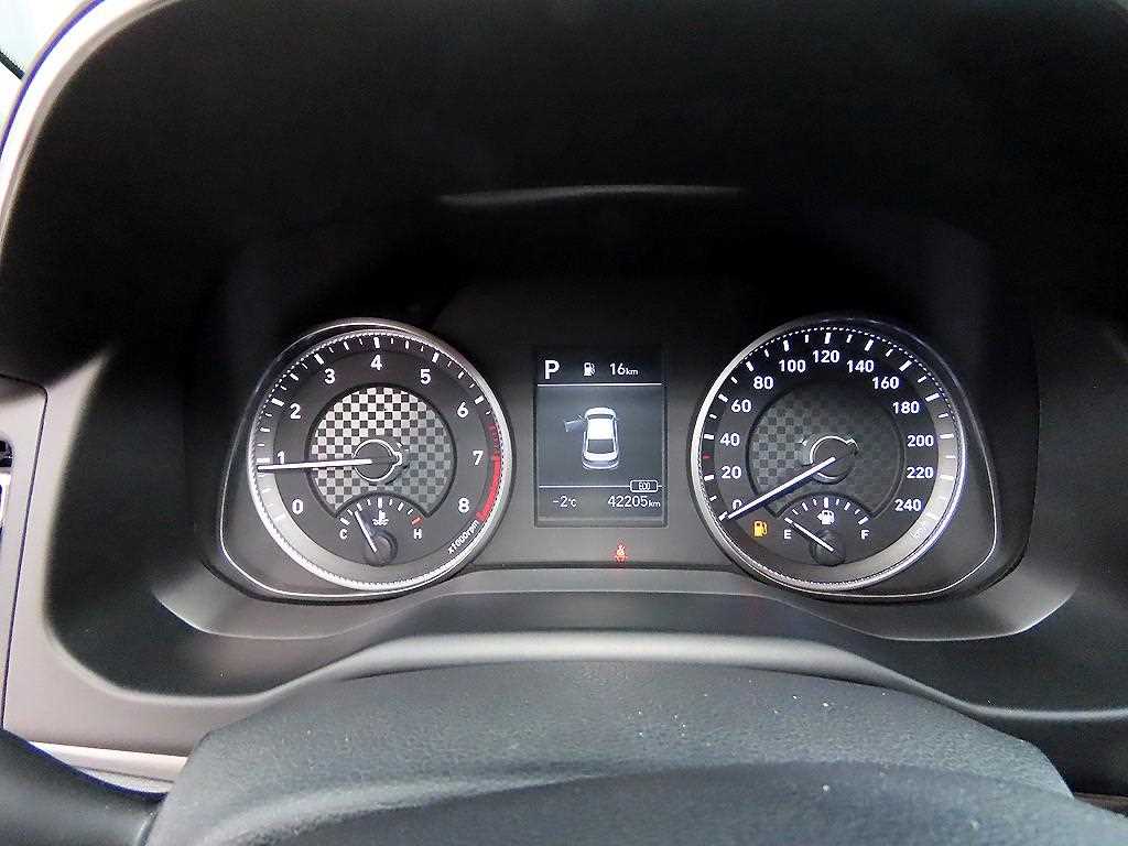 HYUNDAI Avante - Vista 9