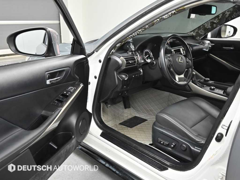 Lexus IS - Vista 11