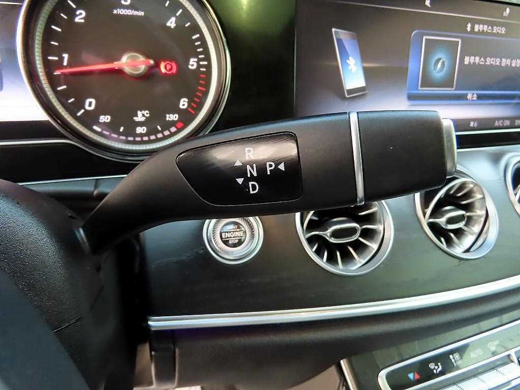 Mercedes Benz E class - Vista 11