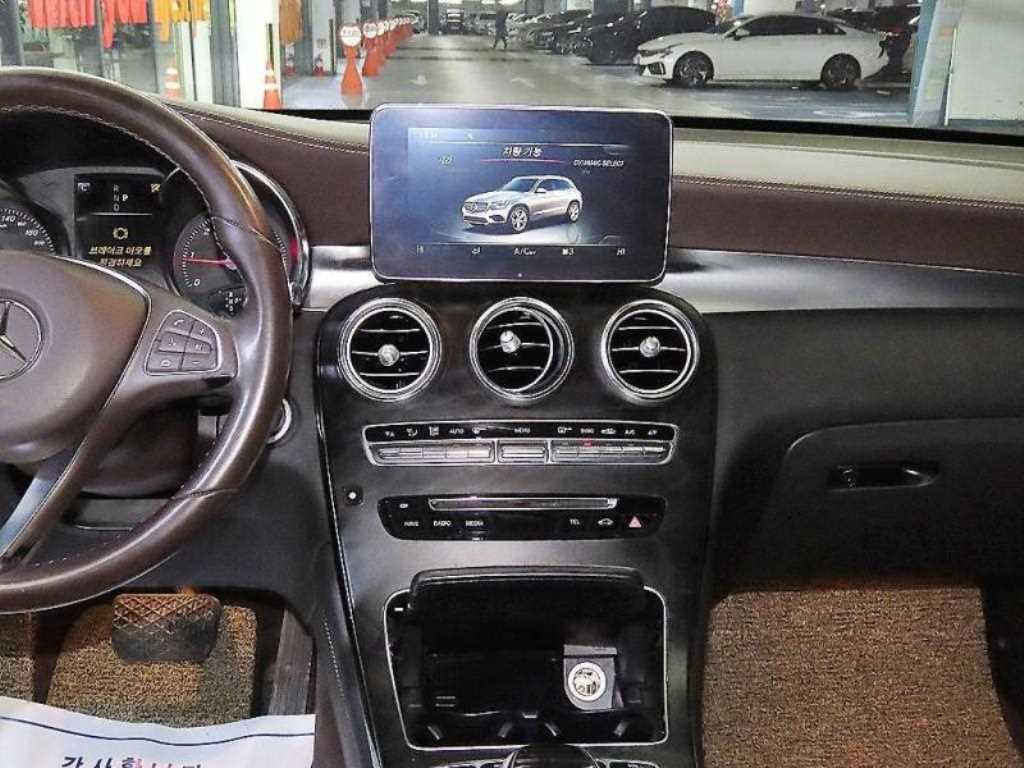 Mercedes Benz GLC Class - Vista 11