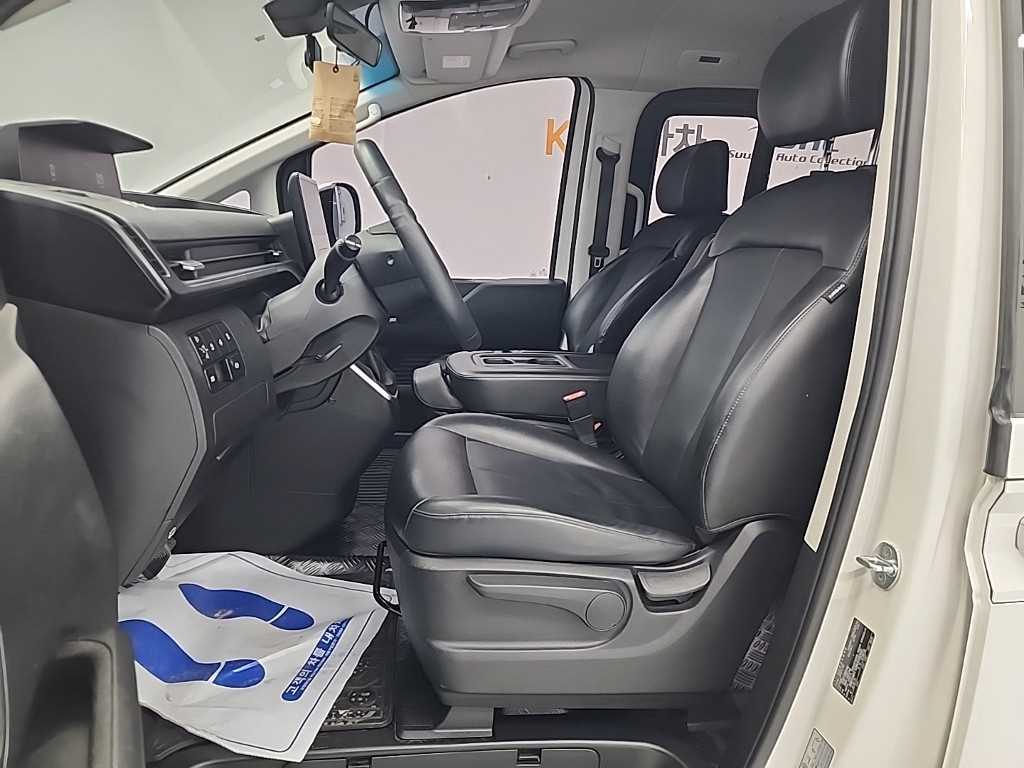 HYUNDAI Staria - Vista 11