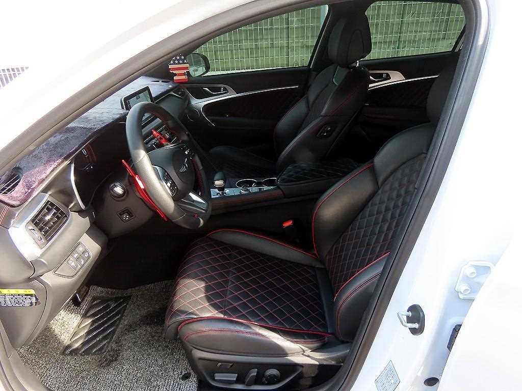 Genesis G70 - Vista 5