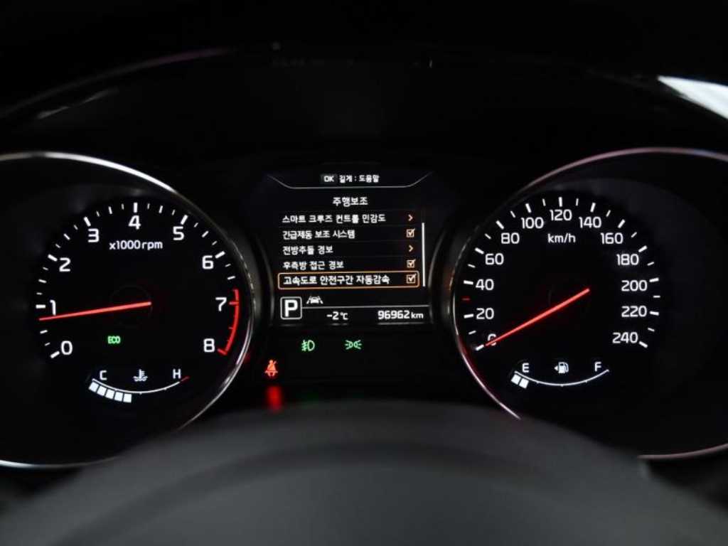 KIA Carnival - Vista 8