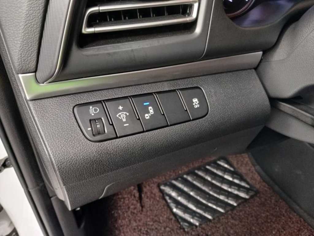 HYUNDAI Avante - Vista 12