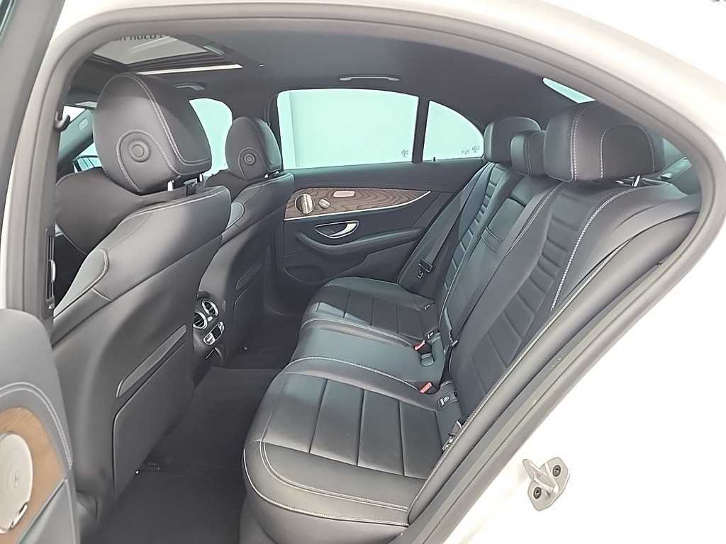 Mercedes Benz E class - Vista 12