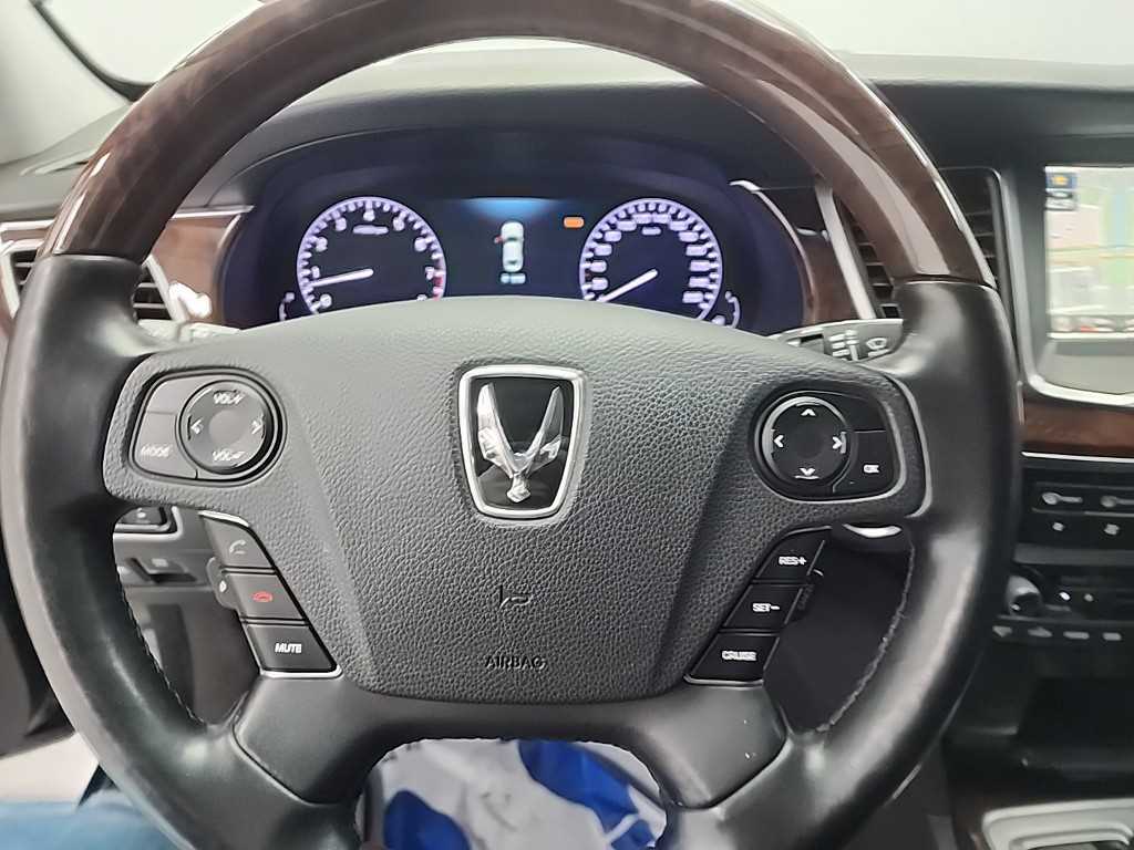 HYUNDAI Equus - Vista 9