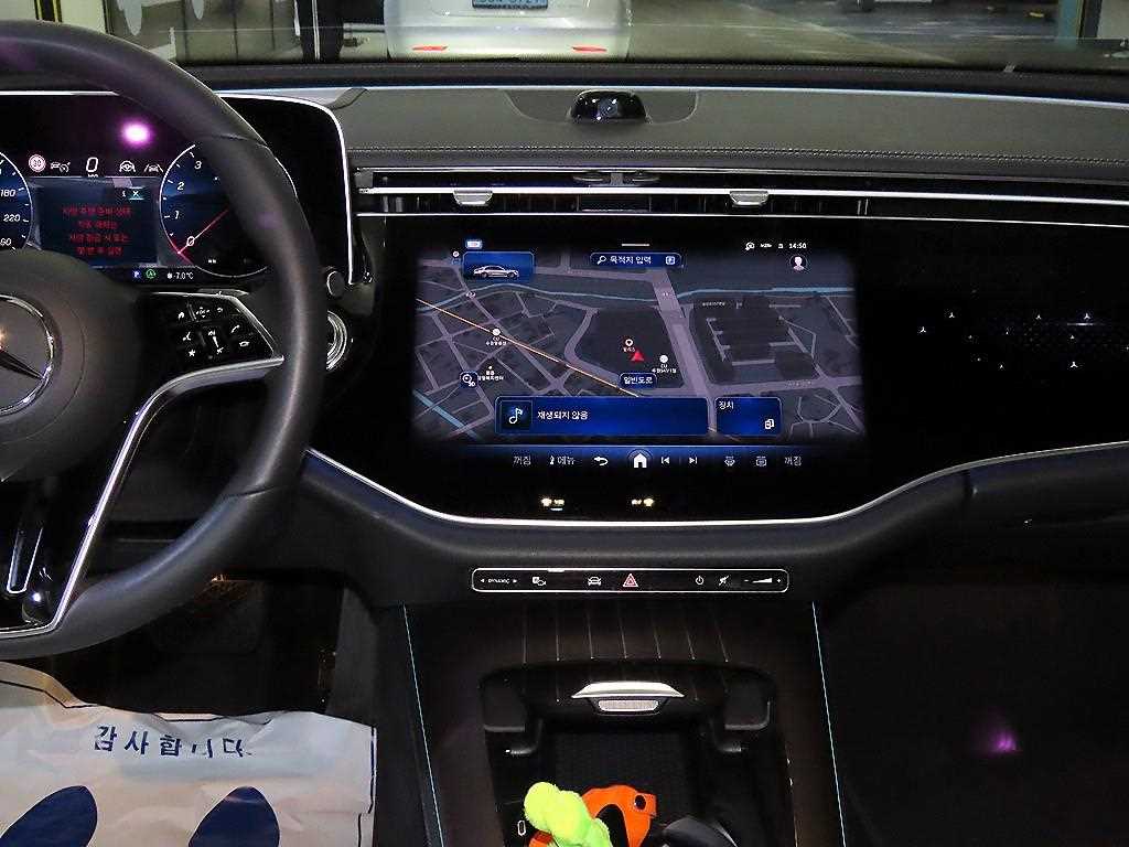 Mercedes Benz E class - Vista 11