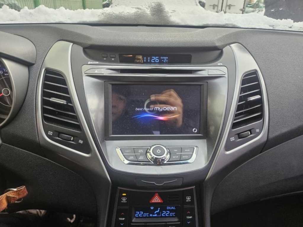 HYUNDAI Avante - Vista 5