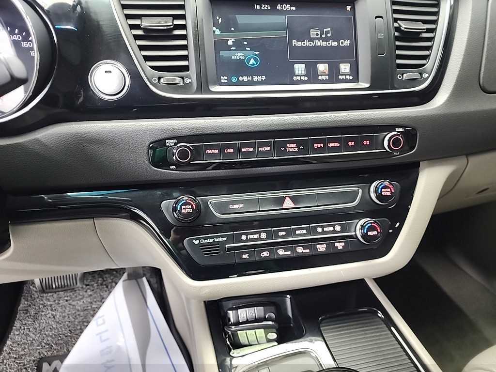 KIA Carnival - Vista 10