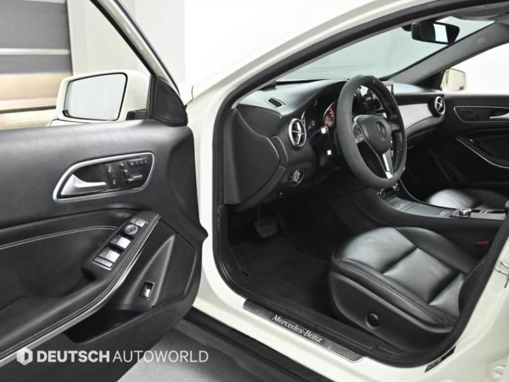 Mercedes Benz GLA Class - Vista 11