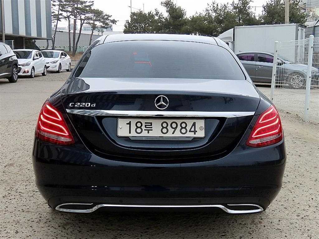 Mercedes Benz C Class - Vista 4
