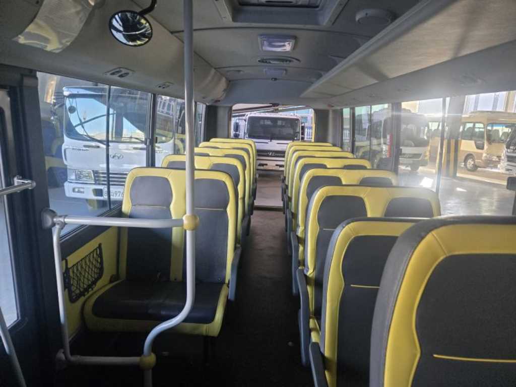 medium and large bus Hyundai bus - Vista 4