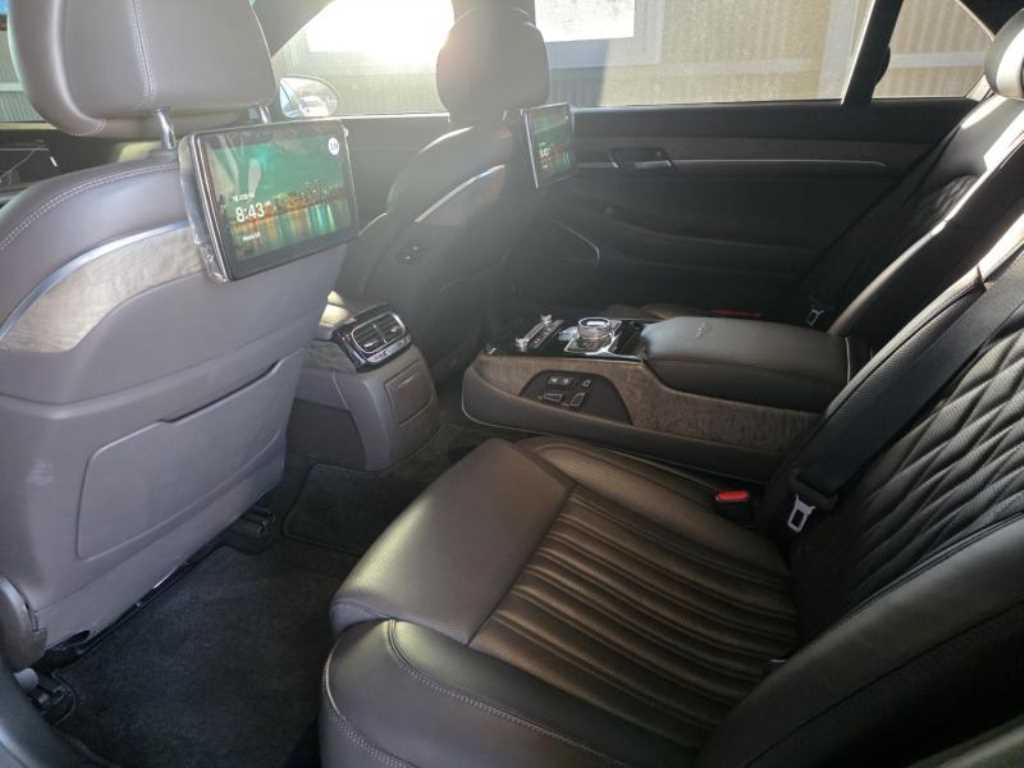 Genesis G90 - Vista 9