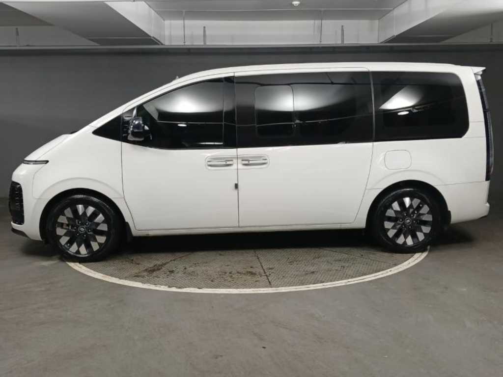 HYUNDAI Staria - Vista 5