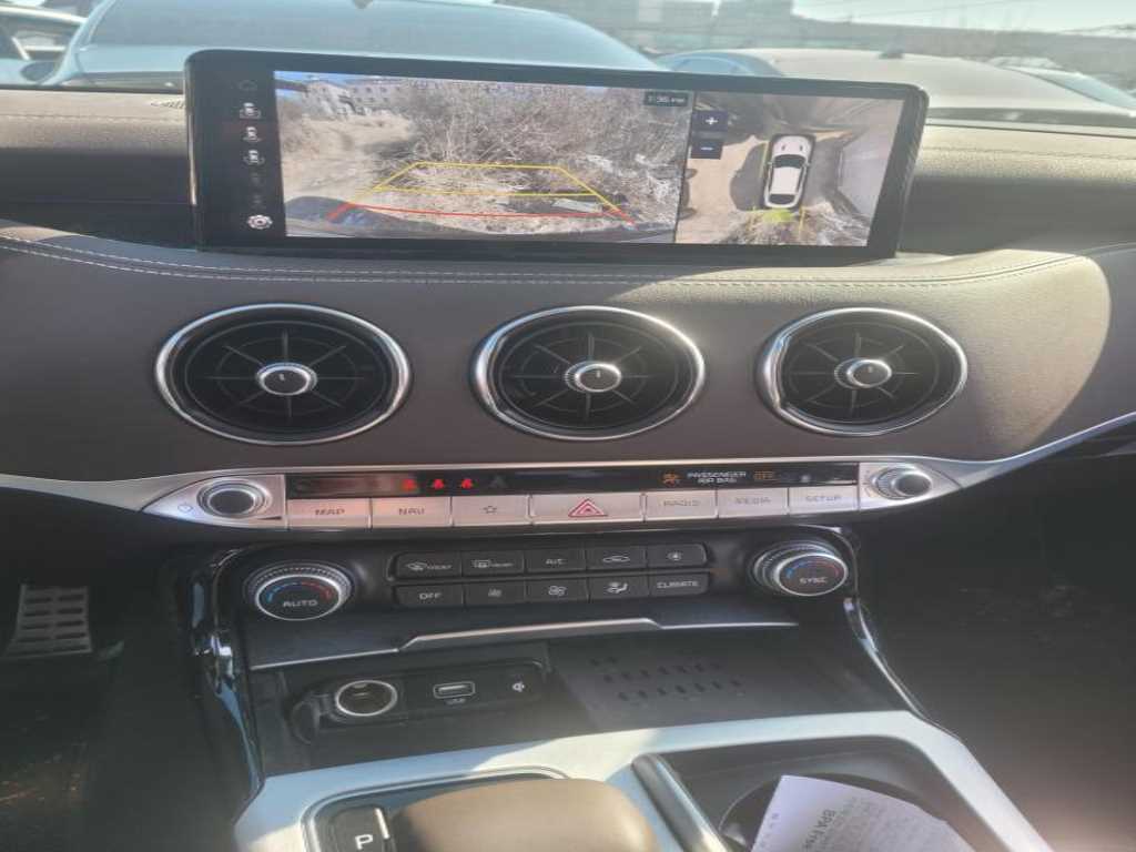 KIA Stinger - Vista 9