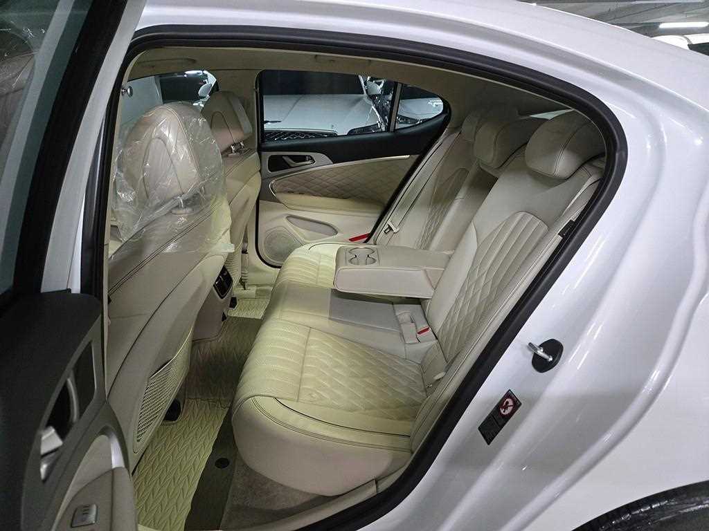 Genesis G70 - Vista 6