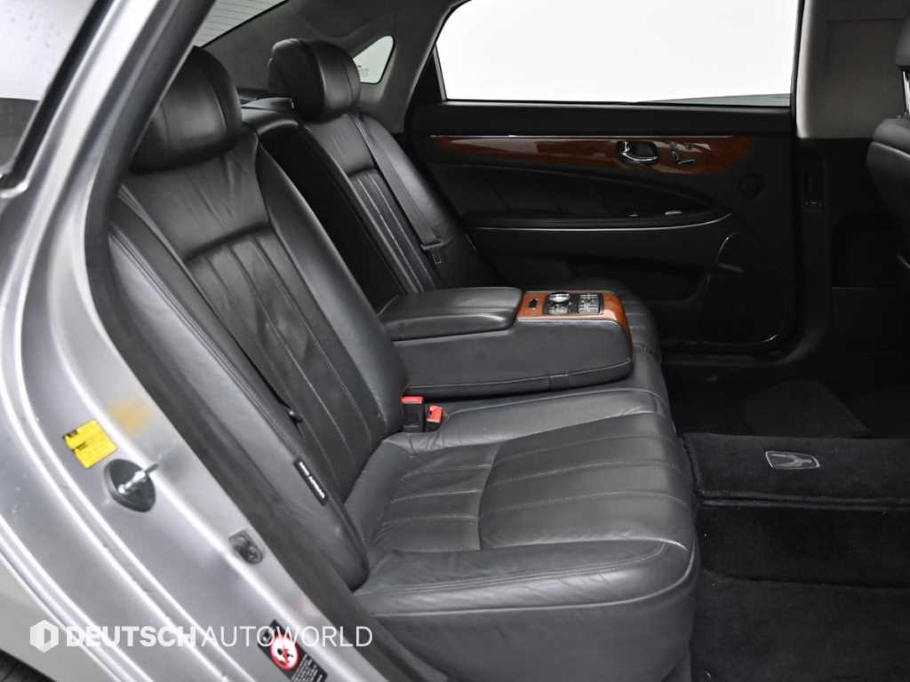 HYUNDAI Equus - Vista 12