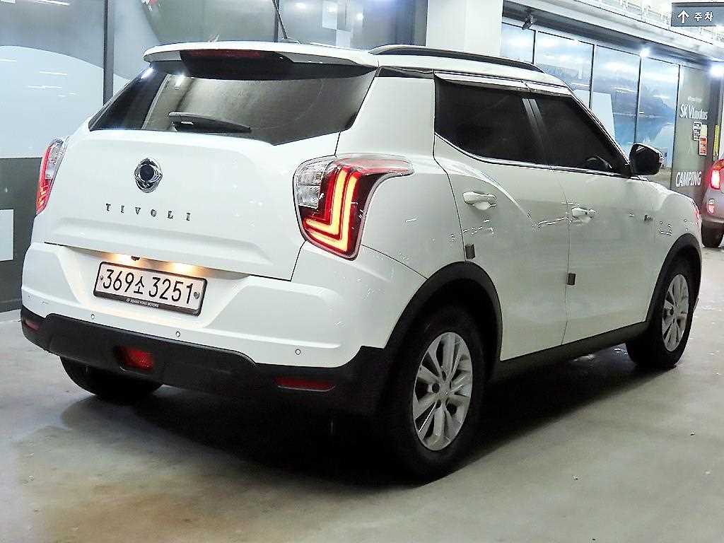 Ssangyong Tivoli - Vista 4
