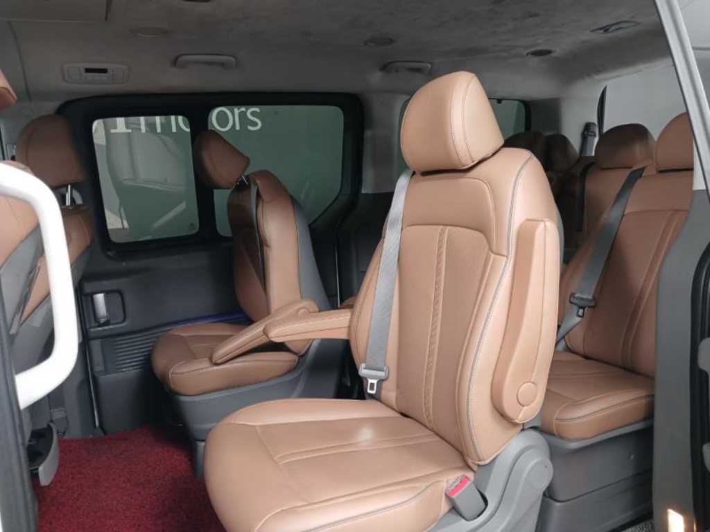 HYUNDAI Staria - Vista 8