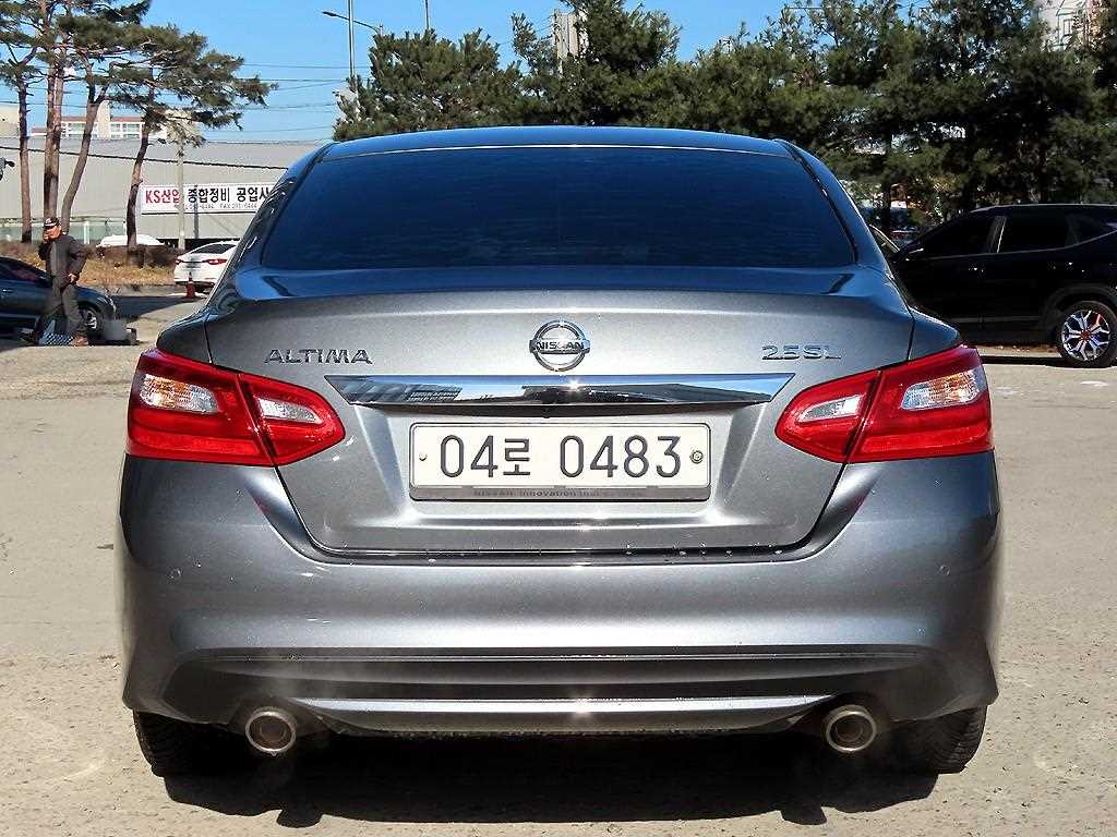 Nissan Altima - Vista 4