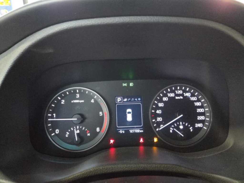 HYUNDAI Tucson - Vista 5