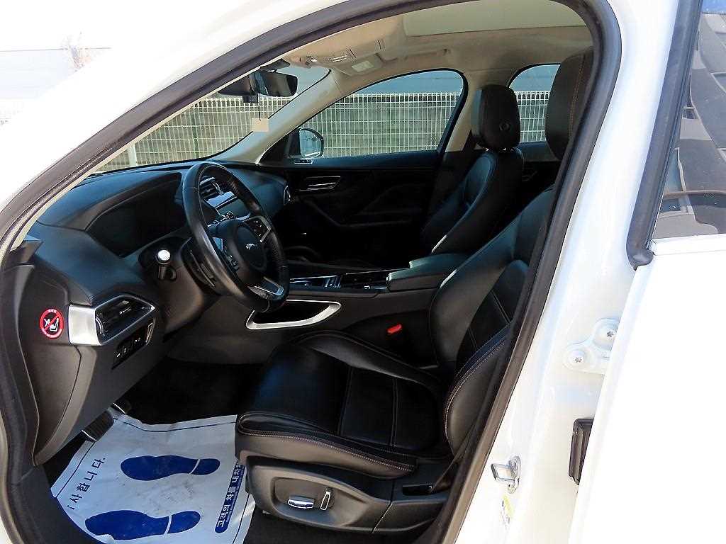 Jaguar F-PACE - Vista 5